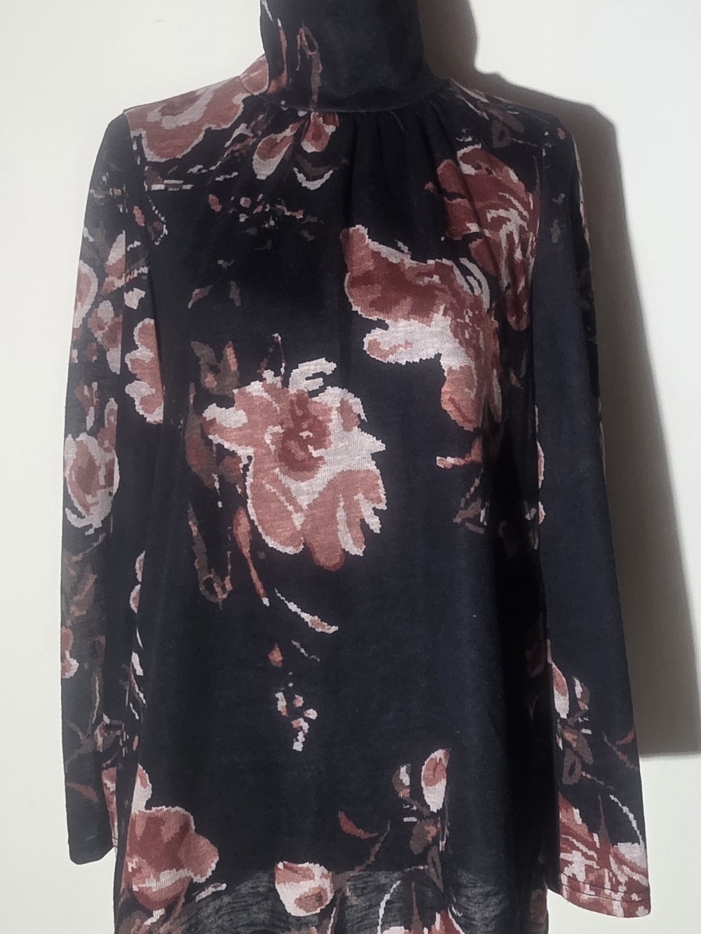 Suzanne Betro Black Long Sleeve Mock Neck Top with Rose Print (Size S)